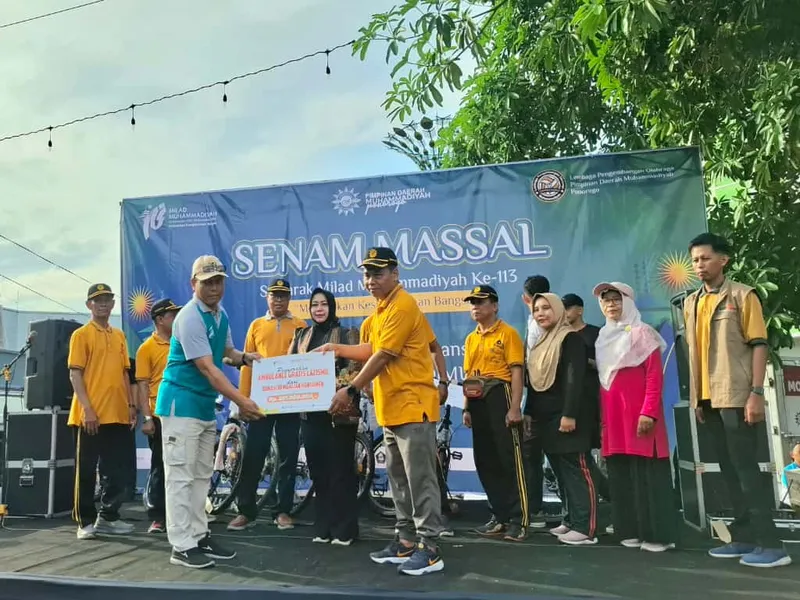 Surya Mart Serahkan 1 Unit Ambulans Hasil Donasi Infak Kembalian Konsumen