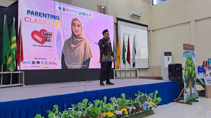 Peserta Membludak, Wakil Ketua PCM Apresiasi Kegiatan Parenting SD Muhlas