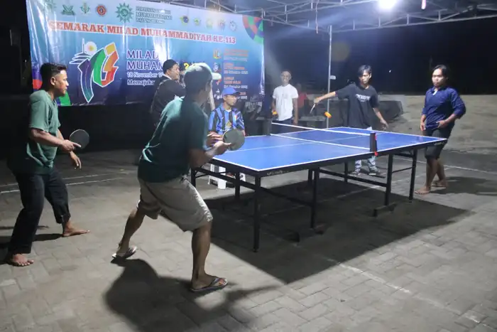 Lomba Tenis Meja dan Catur Beregu Meriahkan Milad ke-113 Muhammadiyah di PCM Balongbendo