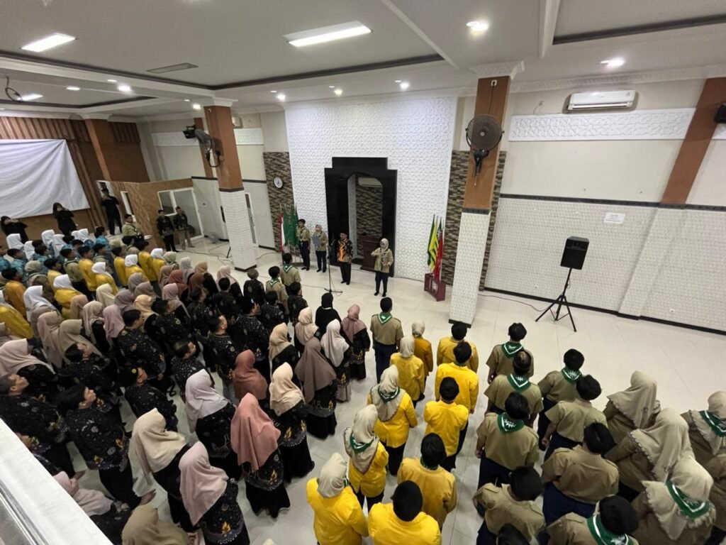Apel Milad ke-113 Muhammadiyah Berlangsung Khidmat, Simokerto Tekankan Akhlak di Sekolah