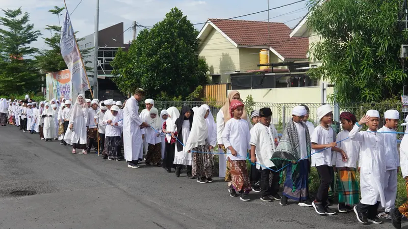 Pawai SD Mica Menyatukan Semangat Pahlawan dan Jejak Sang Pencerah