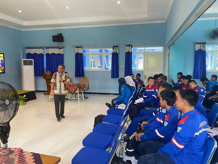 Pakar UMG: Kembangkan Bisnis Melalui Riset Pasar - PWMU.CO