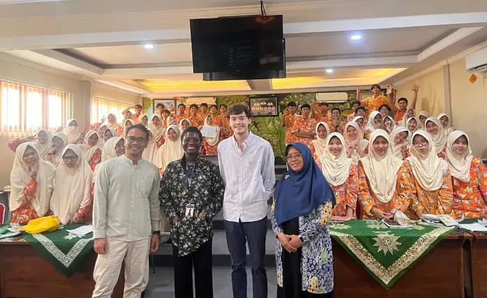 Tingkatkan Kualitas Pembelajaran, AMINEF Lakukan Supervisi kepada Guest Teacher dan Guru Lokal Smamita