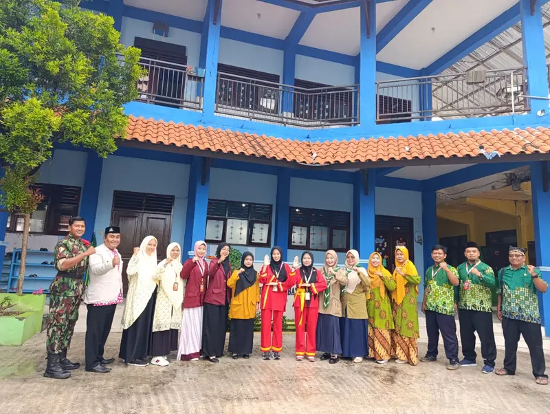 Semarak Milad ke-113 Muhammadiyah, Guru SD Muda Babat Kompak Kenakan Seragam Ortom