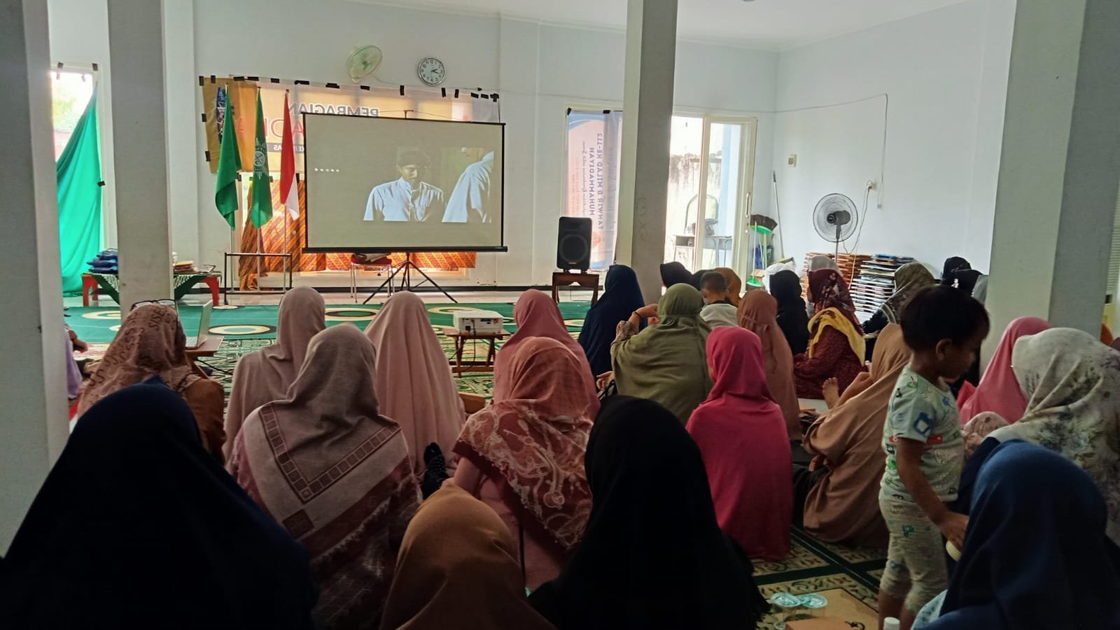PCA Kebomas Gelar Nobar Sang Pencerah Peringati Milad ke-113 Muhammadiyah