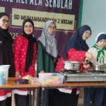 Keputrian SD Muhammadiyah 1 Krian: Praktik Membuat Puding Sehat