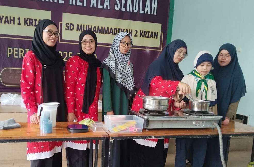 Keputrian SD Muhammadiyah 1 Krian: Praktik Membuat Puding Sehat