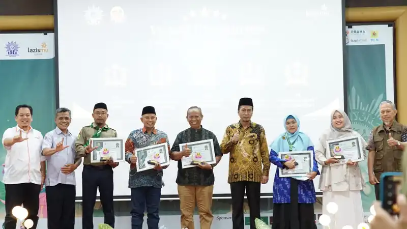 SD Muhammadiyah Manyar Kenalkan Budaya Berbagi yang Menyentuh Hati