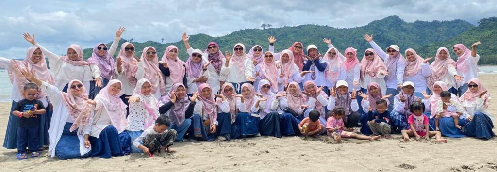 IGABA Cabang Tanggulangin Gelar Rihlah ke Pantai Semilir Tulungagung, Meriah dan Penuh Makna Peringati Hari Guru