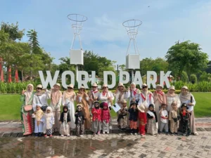 Pawai Gebyar Hari Pahlawan Anak dan Mama Kompak Pakai Kostum Pahlawan