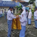 Penyerahan Jas IPM: Simbol Estafet Kepemimpinan IPM SMA Muhammadiyah 3 Batu Periode 2025–2026