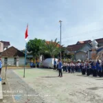 Guru Hebat Indonesia Kuat: Upacara Hari Guru MIM 11 Jabung dan TK ABA Jabung