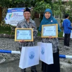 Mengabdi Tanpa Batas: Dua Guru SD Mumtaz Terima Penghargaan Berdedikasi