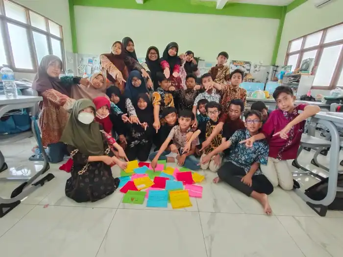 Kejutan Kelas VI SD Almadany di Hari Guru Nasional 2025