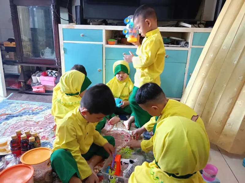 Visiting Classmate Home, Cara Seru Menanamkan Adab Bertamu