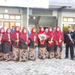 Linangan Air Mata Haru Guru SMA Muha Genteng Warnai HGN 2025