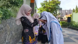 Spemma Surabaya Peringati Hari Guru, Siswa Tunjukkan Cinta dan Komitmen Anti-Bullying