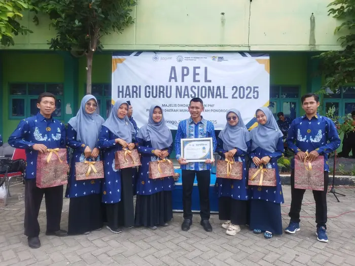 Apel Hari Guru Nasional 2025 PDM Ponorogo: Kepala MIM 14 Prestisius Raih Penghargaan Guru Inspiratif