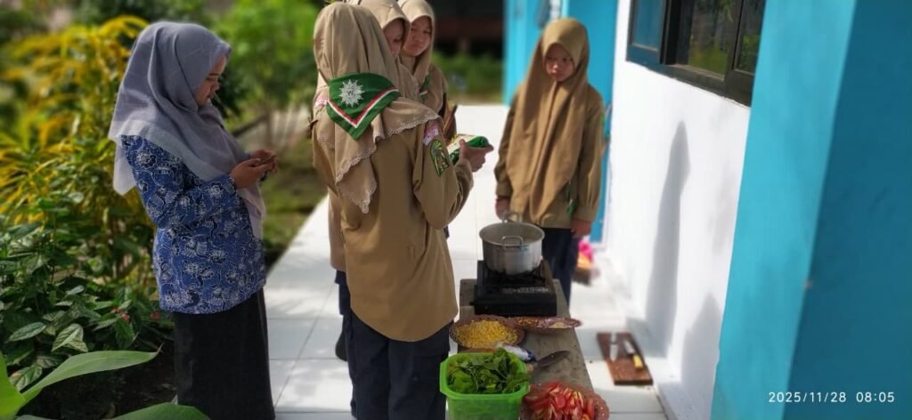 Memasak di Teras Kelas: Murid SMP Muhammadiyah 1 Blitar Gali Potensi Pangan Lokal dalam Proyek P5