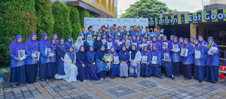 SMAMIO Gresik Peringati Hari Guru Nasional dengan Meriah dan Penuh Keharuan