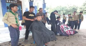 Bangun Kedisiplinan, MTs Mudahlan Hadirkan Barbershop Profesional untuk Siswa