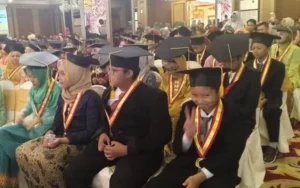 Ikuti Wisuda Kelulusan, Ini Ucapan Murid kepada Gurunya