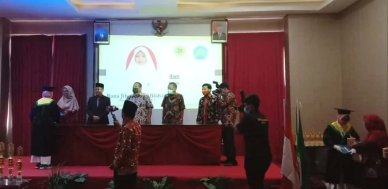 Mimdatu Gelar Dua Wisuda: Purnasiswa dan Tahfidh