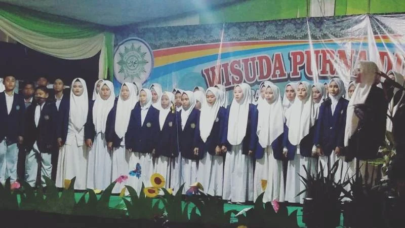 Seru! Pembukaan Wisuda Langsung Diguyur Gerimis
