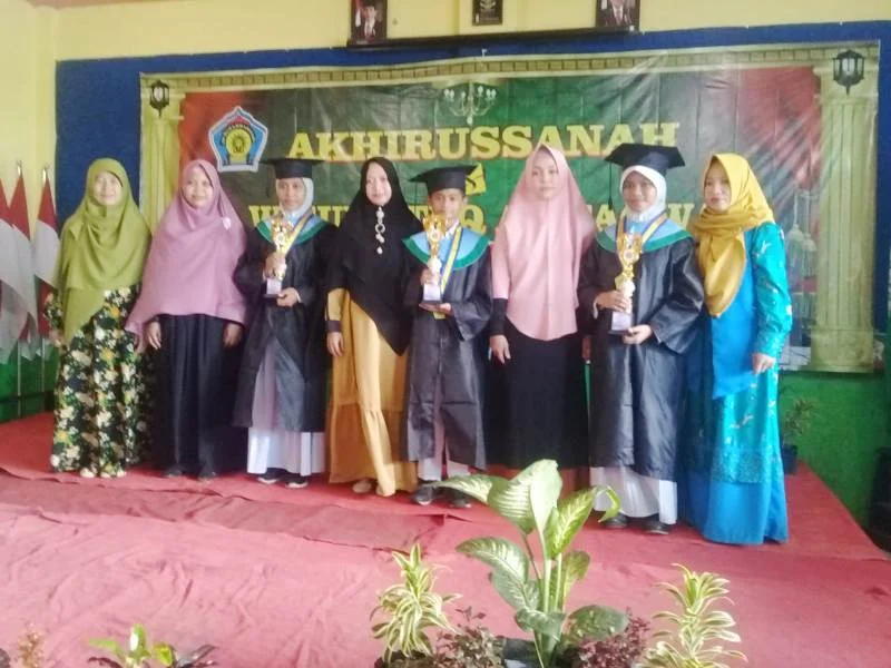Gelar Wisuda Sekaligus Apresiasi Prestasi Siswa