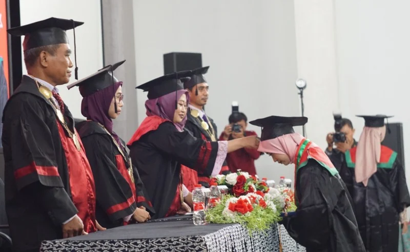 Pantun Wisuda Jadi Momen Mengesankan