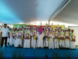 Wisuda Tahfidz untuk Cetak Generasi Cinta Al-Quran