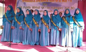 Wisudawan yang Hafal Alquran Ini Dikunjungi Calon Anggota DPR