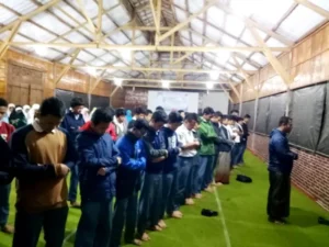 Enak-Enak Tidur Siswa Dibangunkan Tengah Malam Ikuti Jelajah Alam