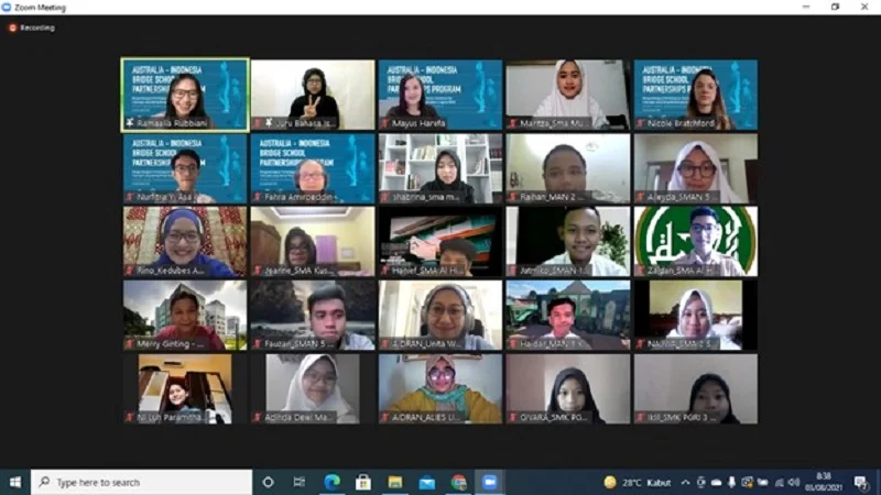 Empat Siswa Smamda Surabaya Ikuti Bridge Student Workshop
