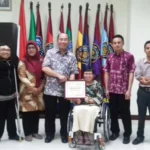 Berkat Program Difabel Berdaya, UMSurabaya Raih Penghargaan dari NGO D-Care