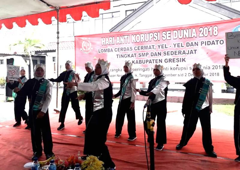 Dengan Pantun Anti Korupsi, Tim Sekolah Ini Juara Lomba Yel
