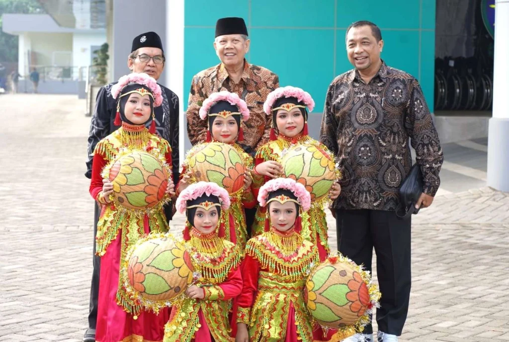 Penari Cilik SD 4 Zamzam Tampilkan Tarian Kepis Ronjot di Peresmian RSU Assakinah, Ini Maknanya