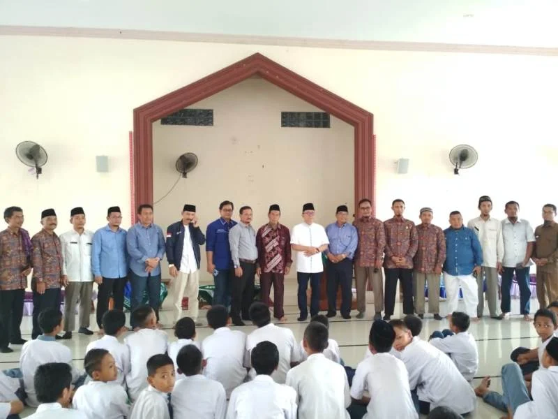 Datang ke Pondok Pesantren, Zulhas Sampaikan Pesan Khusus ke Santri