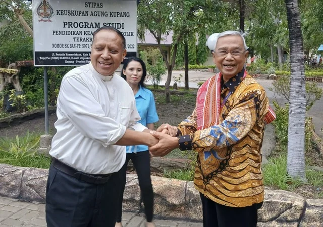Jumpa Sahabat Lama: Busyro Muqoddas Silaturrahmi dengan Romo Dr Maxi Un Bria