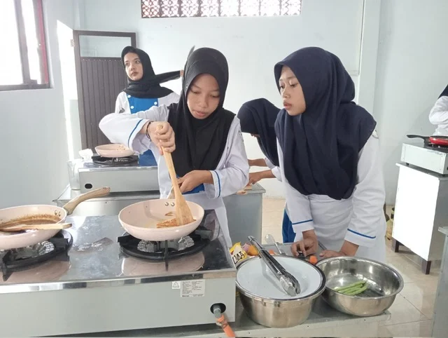 Menilik Pembelajaran Kuliner di SMK Muda Genteng