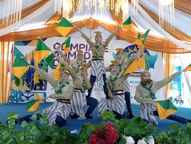 SMPM 12 Sendangagung Suguhkan Tampilan Menarik di OAD PDM Lamongan