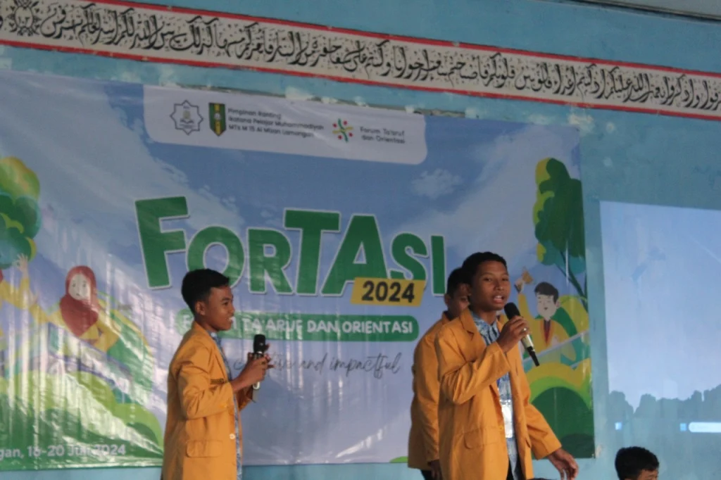 Keseruan Ice Breaking di Acara Fortasi MTsM 15 Lamongan