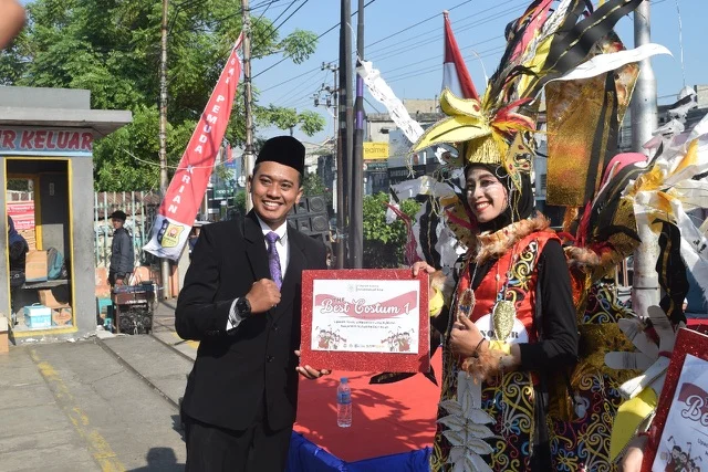 SD Mukrida Raih Penghargaan Kostum Terbaik dalam Upacara HUT Ke-79 RI