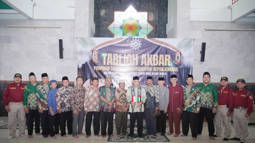 Murid, Guru, dan Karyawan SD Muhtar Hadiri Kajian Din Syamsuddin