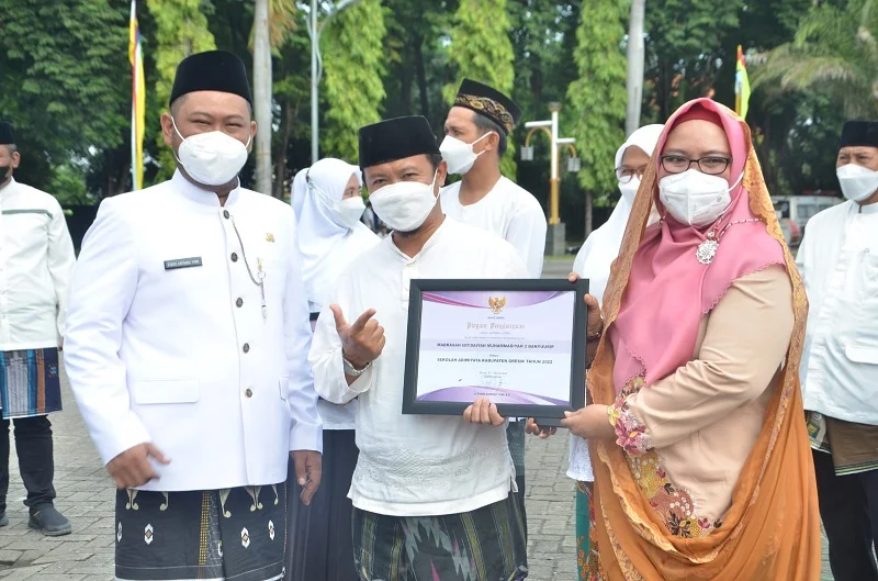 MIM 2 Banyuurip dan MIM 4 Ngimboh Raih Adiwiyata