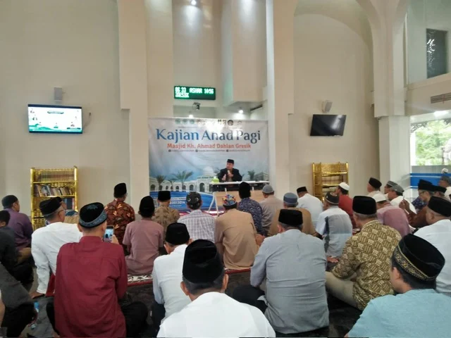 Kajian Parenting Ahad Pagi di Masjid KH Ahmad Dahlan Bunder Gresik