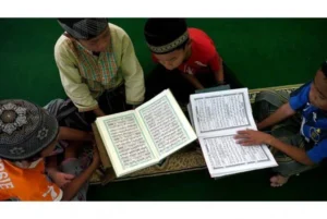 Mengapa Manusia Butuh Agama?
