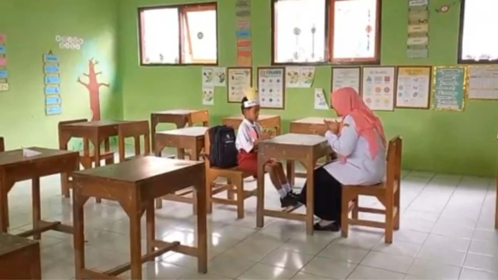 Mengapa Sekolah Negeri Sepi Peminat?
