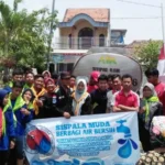 Musim Kering, Sispala Muda Bagikan Air ke Warga Sekitar Sekolah