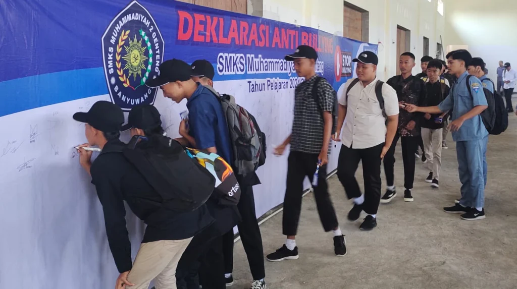 Penandatanganan Deklarasi Antibullying di MPLS SMK Muda Genteng